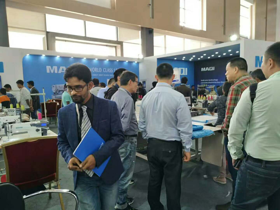 GARMENTECH展會上，孟加拉電視臺采訪美機